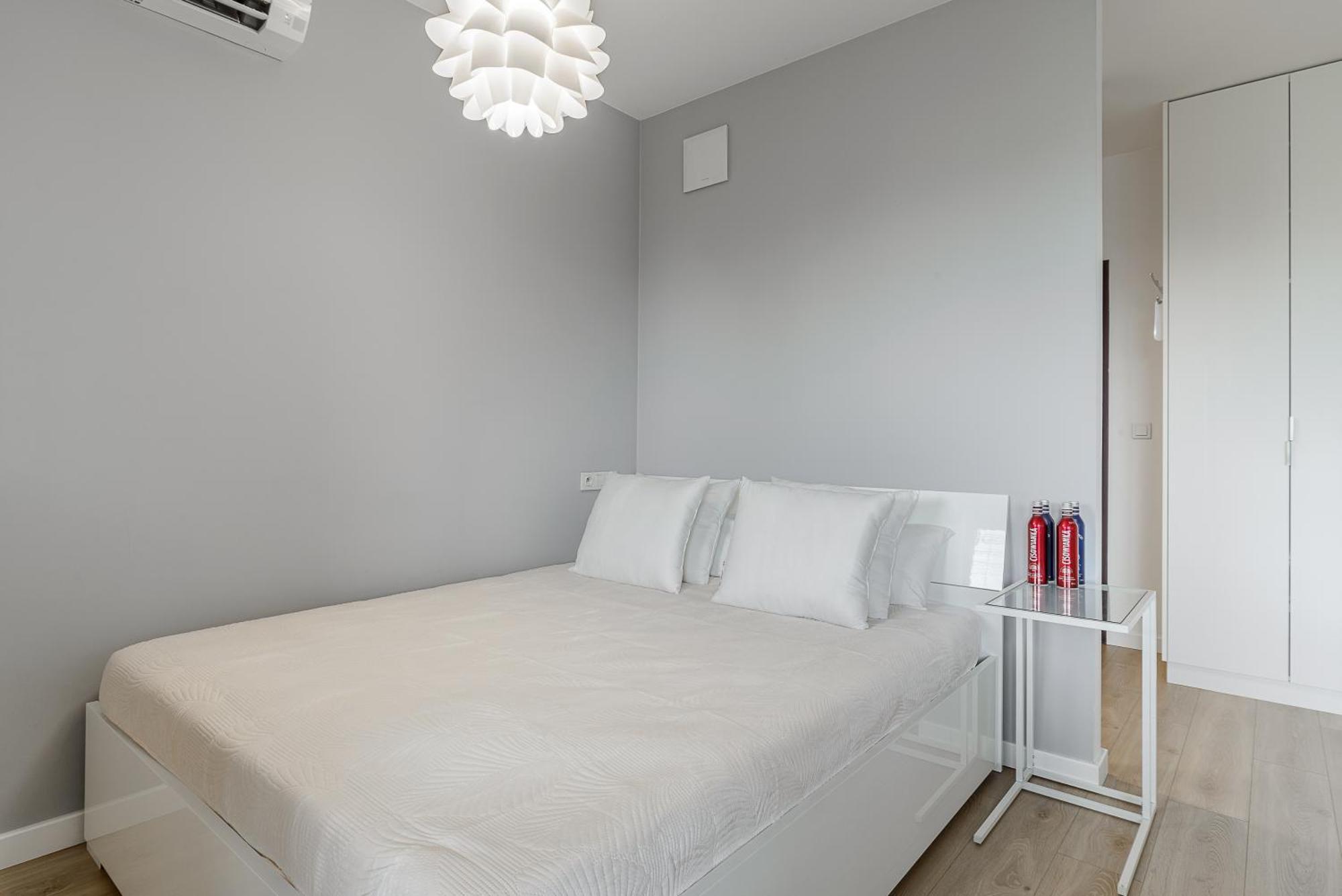 Cozy Family Apartments With Balcony Near Zlote Tarasy Varsó Kültér fotó