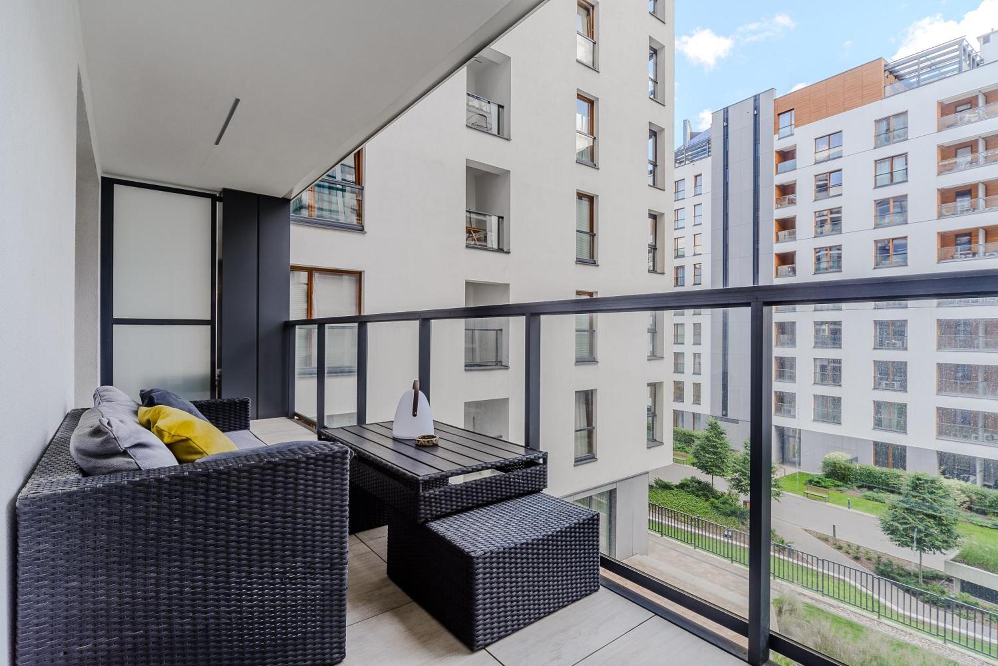 Cozy Family Apartments With Balcony Near Zlote Tarasy Varsó Kültér fotó