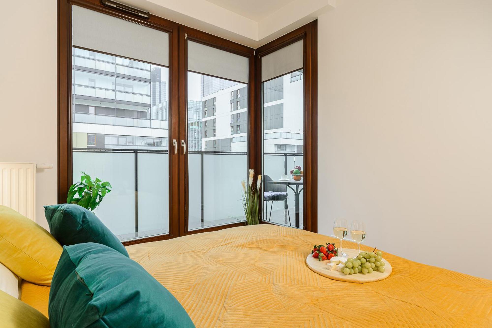 Cozy Family Apartments With Balcony Near Zlote Tarasy Varsó Kültér fotó