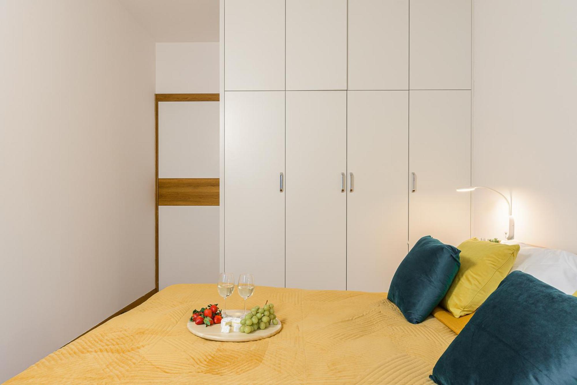 Cozy Family Apartments With Balcony Near Zlote Tarasy Varsó Szoba fotó